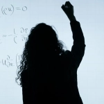 Математический анализ игровых механик онлайн-казино